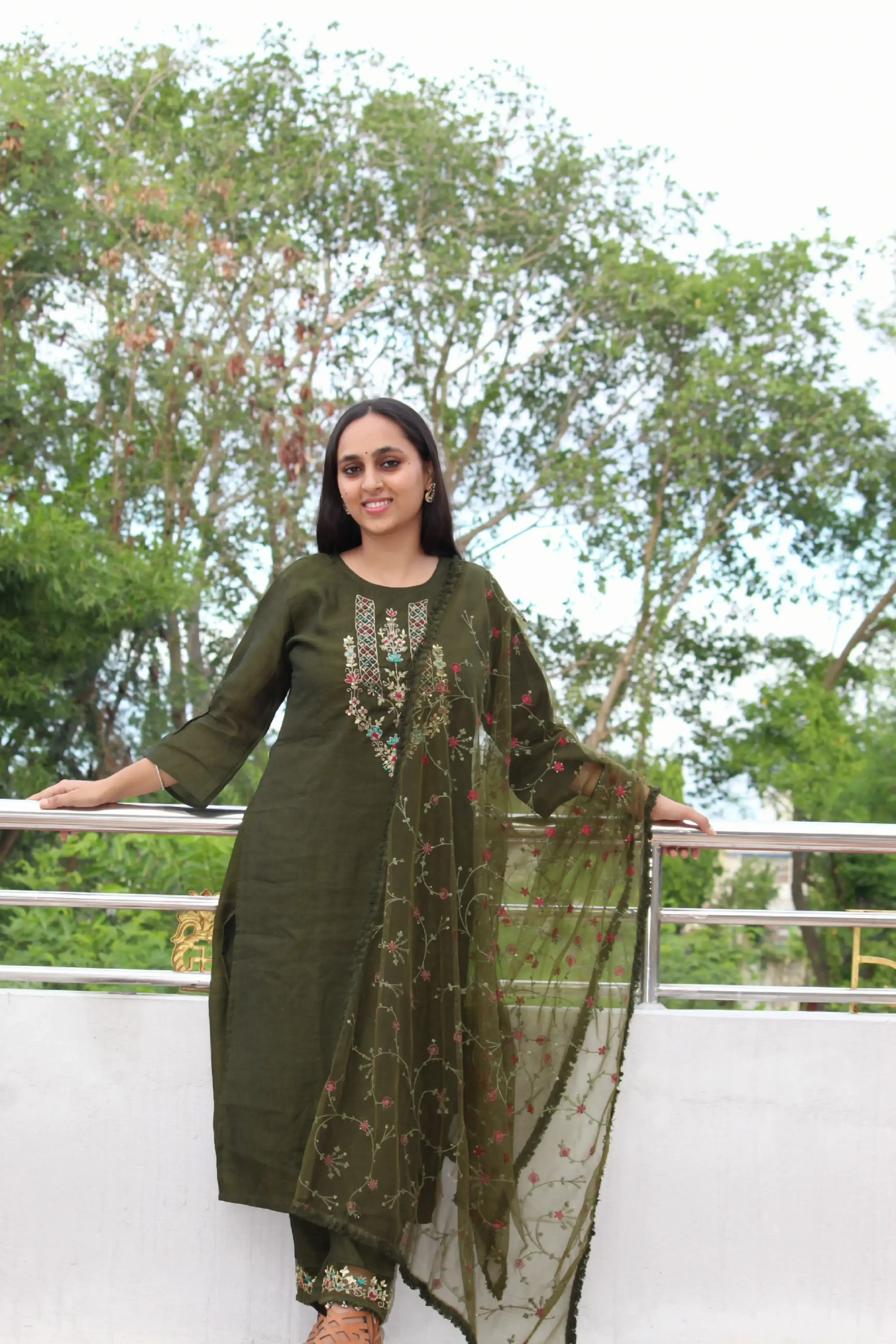 /storage/photos/1/Products/Suit/mehendi suit (1).webp